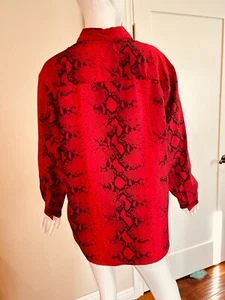 BILL BLASS STRETCH LONG SLEEVE RED BLACK SNAKESKIN BUTTON UP BLOUSE TOP - Picture 1 of 4