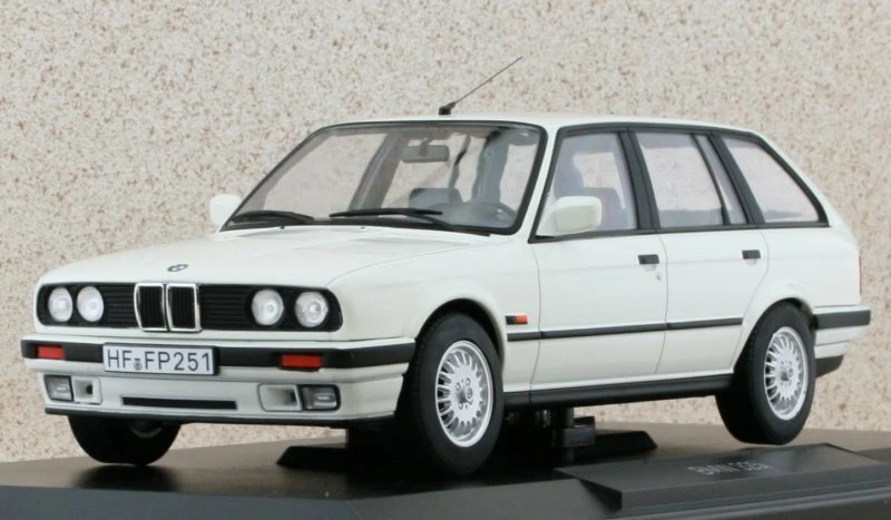 BMW 325i Touring - 1992 - white - Norev 1:18 - Immagine 1 di 4
