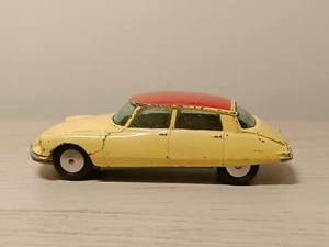 Corgi Toys 210 Citroen DS19 - Picture 1 of 9
