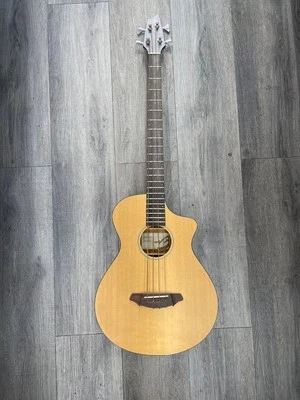 Bajo Breedlove Passport B35 Foto 1 de 4