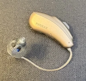 Phonak Audeo 0459 P90-R left hearing aid with charging dock - Picture 1 of 8