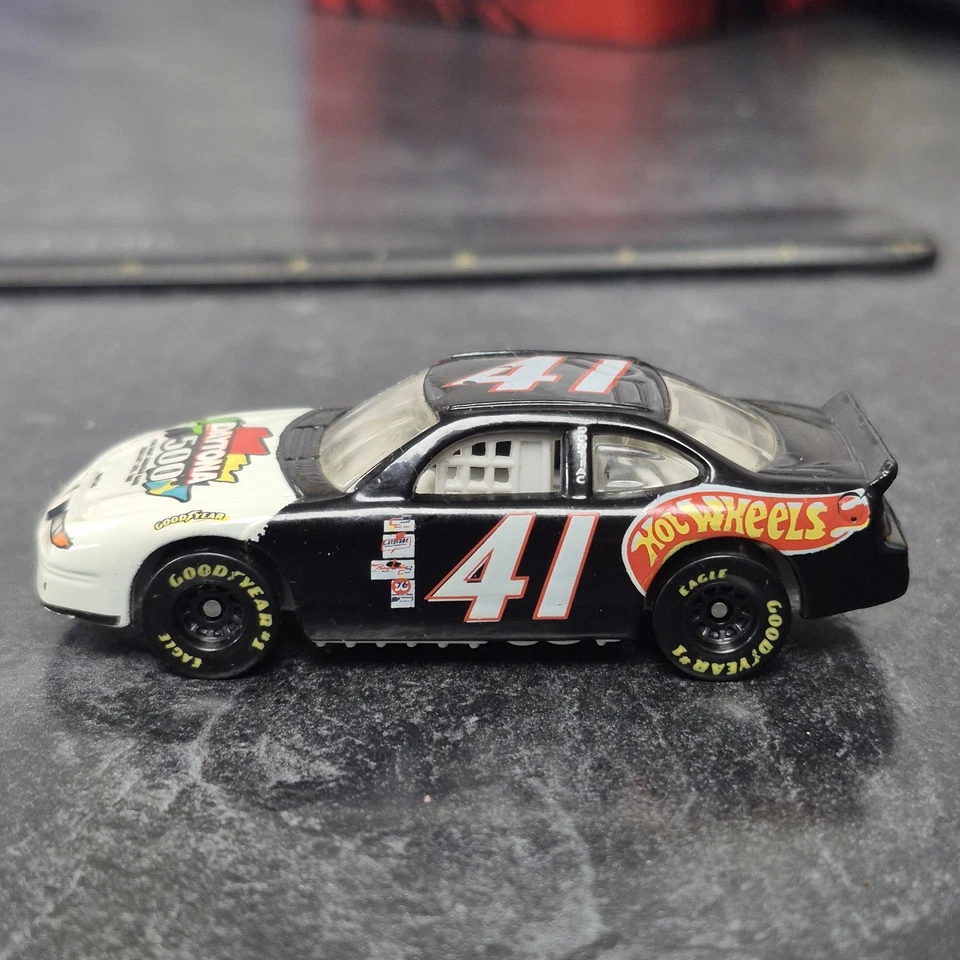 Pontiac Grand Prix #41 1996 Hot Wheels Daytona 500 Die Cast escala 1/64 Foto 1 de 4