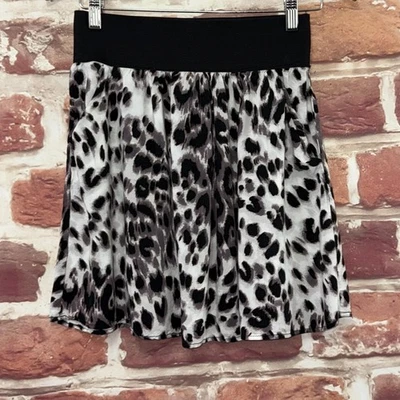 Falda A Byer Mujer Mediana Negra Blanca Estampado Leopardo Fluida Mini Hecha en EE. UU. Foto 1 de 4