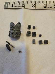 Chaleco táctico Marauder escala 1/18 con bolsas y cuchillo - Imagen 1 de 1