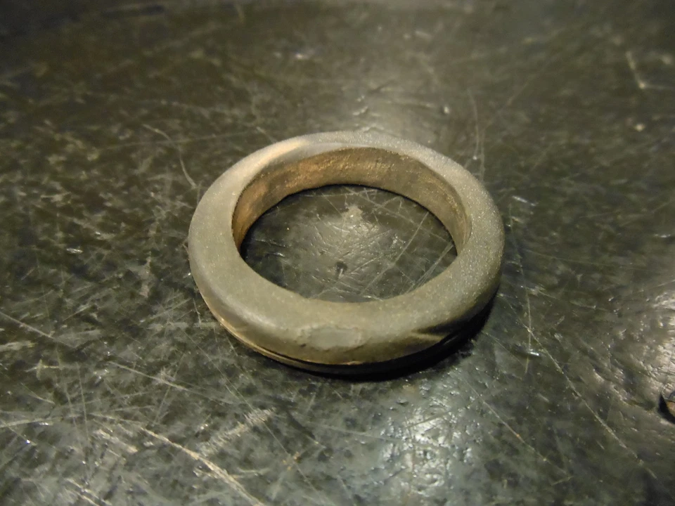 1977 年雅马哈 XT500 XT 500 TT500 TT 500 车头灯桶线衬套 — 第 1/1 张图片