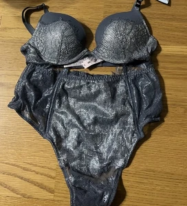 Victoria’s Secret dream angels silver Chantilly lace push-up Bra 30B S - Picture 1 of 6