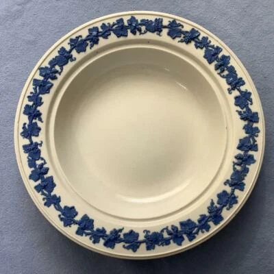 Wedgwood stoneware blue on cream 8" bottom of pancake warmer ca 1820 - Image 1 of 4