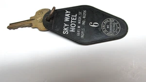Vintage Hotel Motel Room Key Fob & Key SKY WAY MOTEL INDIANAPOLIS INDIANA - Picture 1 of 2