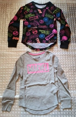 Conjunto Marvel Spotted Zebra 2 peças tamanho 5 (6-7) rosa/cinza e múltiplo com nomes de heróis MSZ1 - Imagem 1 de 4