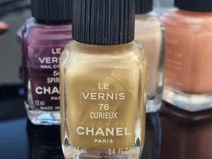 Esmalte de uñas Chanel Le 76 CURIOSO - Imagen 1 de 3