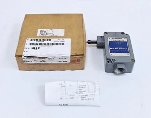 Honeywell 1PD1 Adjustable Pulse Switch 15A-125.250 OR 480 VAC - Picture 1 of 12