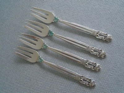 GEORG JENSEN BELLOTA plata esterlina ~ JUEGO DE 4 TENEDORES DE PASTELERÍA ~ ¡BELLEZA! Foto 1 de 4