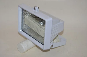 Chicer traditioneller Halogenstrahler von HVG weiß IP55 neu mit Leuchtmittel - Bild 1 von 6