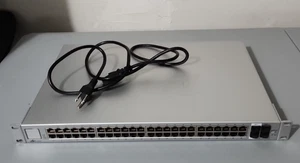 CONMUTADOR DE RED UBIQUITI UNIFI US-48 48 PUERTOS 56W MAX con hardware de montaje - Imagen 1 de 3