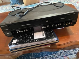 Magnavox VCR DVD Recorder Combo Powers On Nicely not fully tested No remote - Picture 1 of 7
