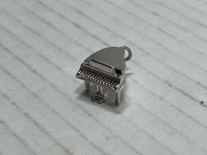 Dije de piano de cola móvil de apertura Beau de plata de ley 925 articulado vintage - Imagen 1 de 5