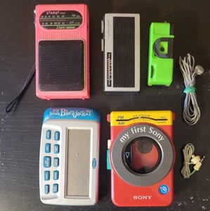 LOT OF (7) VINTAGE ELECTRONIC RADIOS, GAMES, EARPHONES & MY FIRST SONY WALMAN - Picture 1 of 4