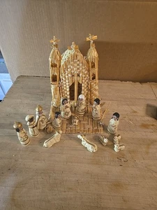 Vintage 15 Piece Clay White And Gold Christmas Nativity Set WithStraw Church - Picture 1 of 19