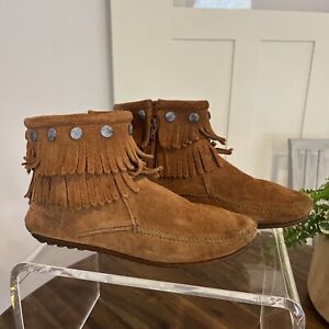 GUC minnetonka moccasins size 9 womens boots