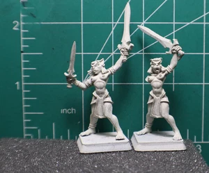 METAL MINIATUREs - 28MM scale - EGYPTIAN cat women 1 missing arm - Picture 1 of 2