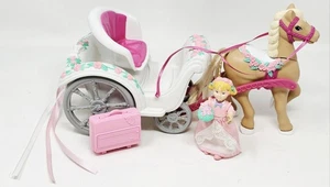 Loving Family Fisher Price Sweet Streets caballo y carruaje recién casado completo - Imagen 1 de 17