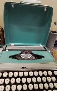 vintage smith corona silent super typewriter Turquose In Case Mint Condition - Picture 1 of 12