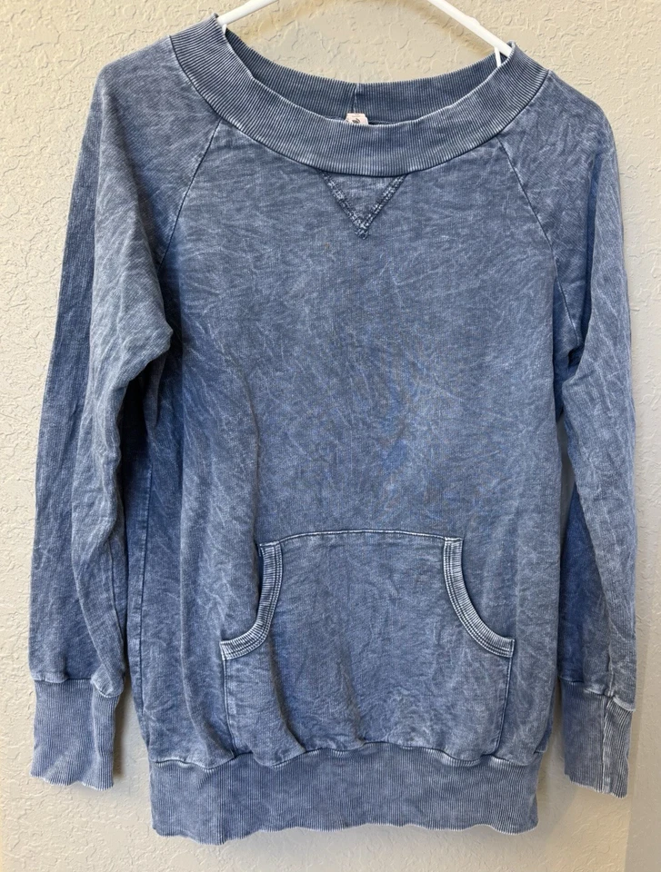 女式粉色莲花蓝色石头水洗运动衫袋鼠口袋大号二手状况完好 — 第 1/3 张图片