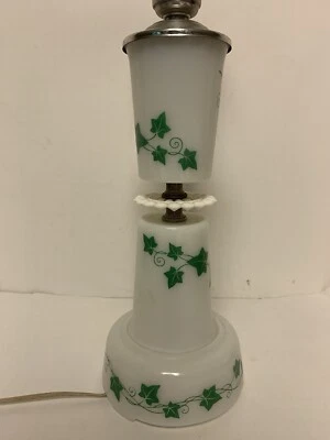 Lámpara De Vidrio Leche De Colección Hojas De Hiedra Verde SOLO PIEZAS Cottagecore Grannycore Foto 1 de 4