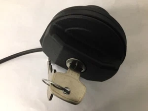 GENUINE LAND ROVER DEFENDER TD5 FROM XA VIN /TDCI LOCKING FUEL CAP LR075664 - Picture 1 of 2