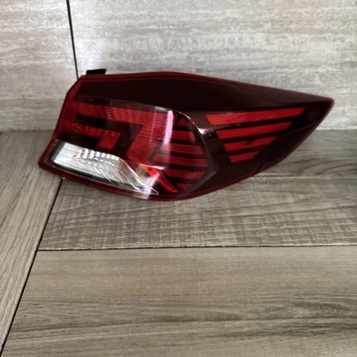GENUINA LUZ TRASERA EXTERIOR HYUNDAI ELANTRA 2019-2020 OEM LADO DERECHO DEL PASAJERO ⚠️ Foto 1 de 4