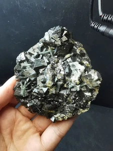274g Top Natural Dark Green Octahedral Garnet Quartz Specimen Mongolia - Imagen 1 de 24