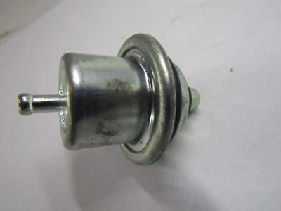 Regulador de presión de inyección de combustible estándar PR235 HECHO EN EE. UU. Foto 1 de 4