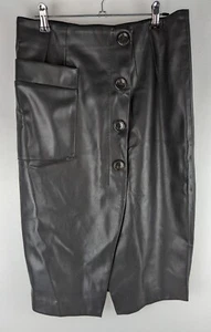 Gonna nera in ecopelle, gonna a matita asimmetrica con bottoni Stradivarius, EUR 40 - Foto 1 di 11