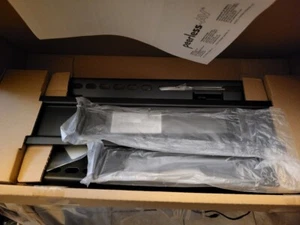 Peerless-AV ULTRASLIM UNIVERSAL TILT BLACK 32-47IN DISPLAYS NON-SEC TAA SUT646P - Picture 1 of 2