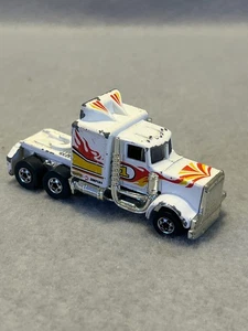 Vintage 1982 HOT WHEELS KENWORTH LONG SHOT SEMI Rare Flames Truck Original - Picture 1 of 3