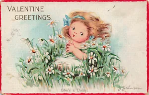 VALENTIN POSTKARTE MÄDCHEN IN BLUMEN SIE IST EIN GÄNSEBLÜMCHEN um 1910 012725 U - Bild 1 von 2