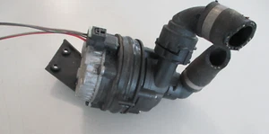 Bomba de agua adicional Mercedes Benz A0005002666 w205/w213 - Imagen 1 de 3