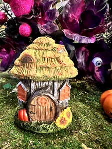 Casa de Muñecas Hadas Jardín Accesorios Hobbit Paja Techada Casa Girasoles Otoño - Imagen 1 de 3