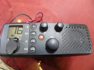 SIMRAD NAVICO RT64 Marinefunkgerät VHF - Bild 1 von 20