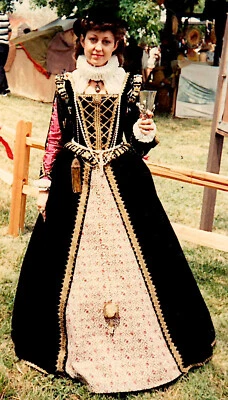 Vestido de corte renascentista, terno/fato, veludo feito sob medida - Imagem 1 de 4