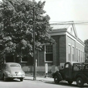 c.1950 U.S. Post Office Livingston Tennessee Overton Co. TN RPPC Old Cars Trucks - Picture 1 of 3