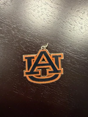 TIGRES CASTAÑO ROJIZO - Colgante NCAA College University Foto 1 de 2