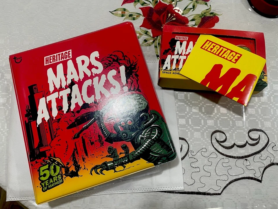 2012 Mars Attacks Base 1-55, tutte le carte 3d, 4 carte schizzo nuovo universo + altro - Immagine 1 di 4