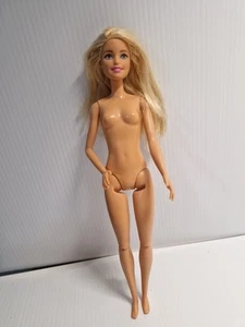 2015 Mattel Barbie Doll Blonde Bendable Legs Nude - Picture 1 of 5