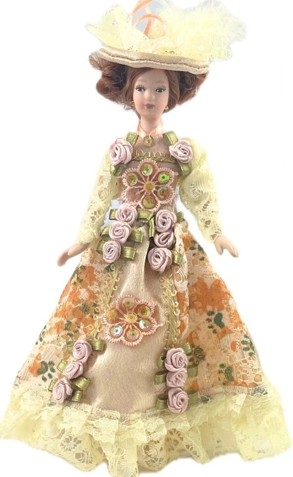 Bambole Casa Vittoriano Donna IN Dorato Abito Miniatura 1:12 Scala Porcellana - Immagine 1 di 1