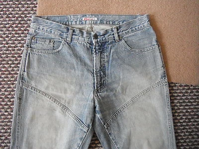 Calça jeans masculina S.Oliver ajuste clássico cintura 32" perna 32" desbotada azul média - Imagem 1 de 4