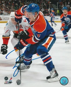TAYLOR HALL SIGNED EDMONTON OILERS 8X10 PHOTO W/PROOF - Picture 1 of 2