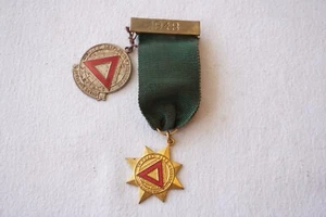 1948 Safe Driving Drivers Badge - Picture 1 of 6