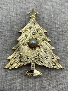 Vintage Gold Tone And Faux Pearl Christmas Tree Brooch Pin - Picture 1 of 7