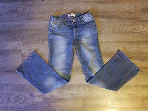 Girls Sz 10 L.E.I Chelsea Lowrise Boot Leg Jeans Blingy Button Back Pockets LEI - Picture 1 of 7